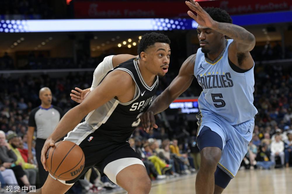 中奋力拼搏 中奋力拼搏